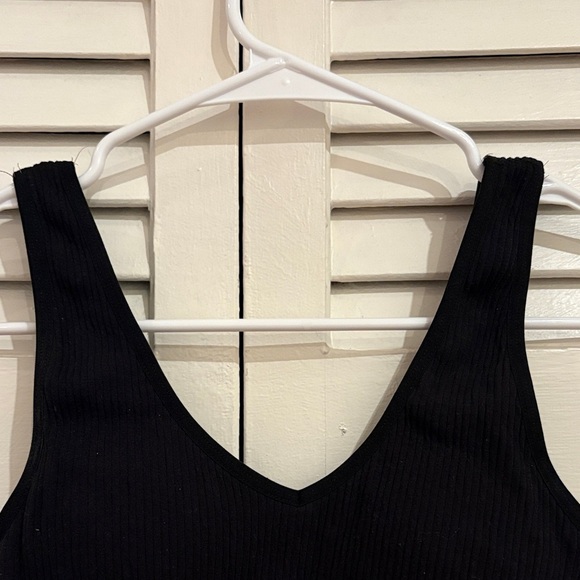 Black Ribbed V-Neck Aerie Crop Top/ Bean - Picture 3 of 6